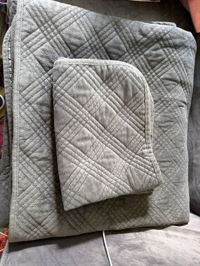 Soft Gray Quilted Bedding Throw - Plush Everyday Comfort